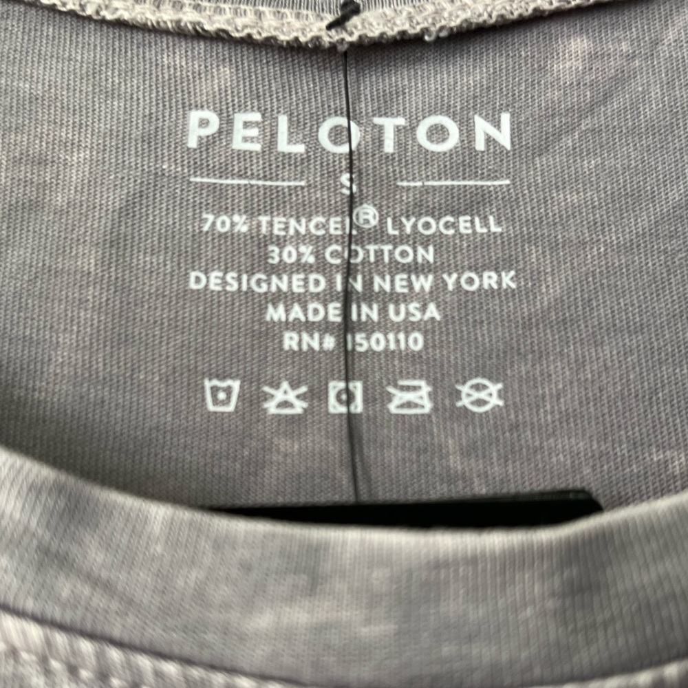 Peloton Flow Racer Tank Woman - Picture 5 of 5